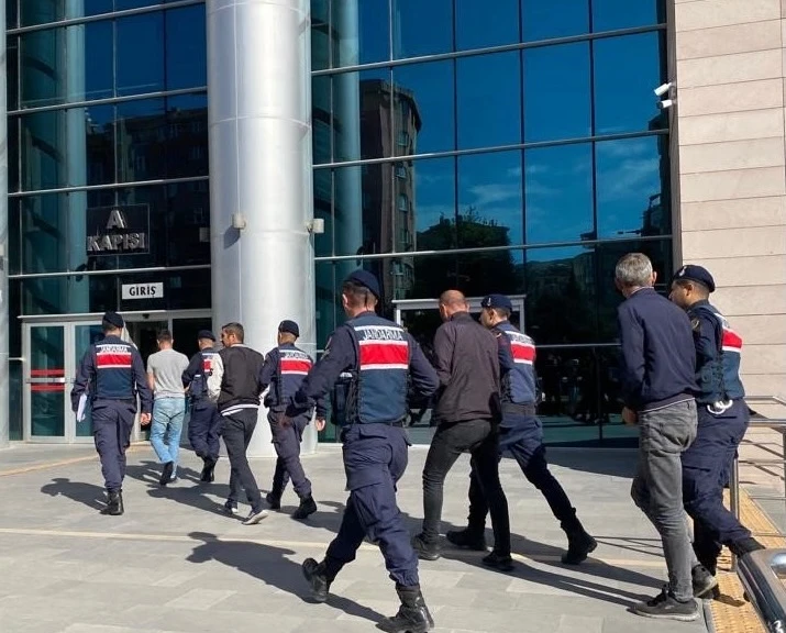 Kablo Hırsızları Yakalandı