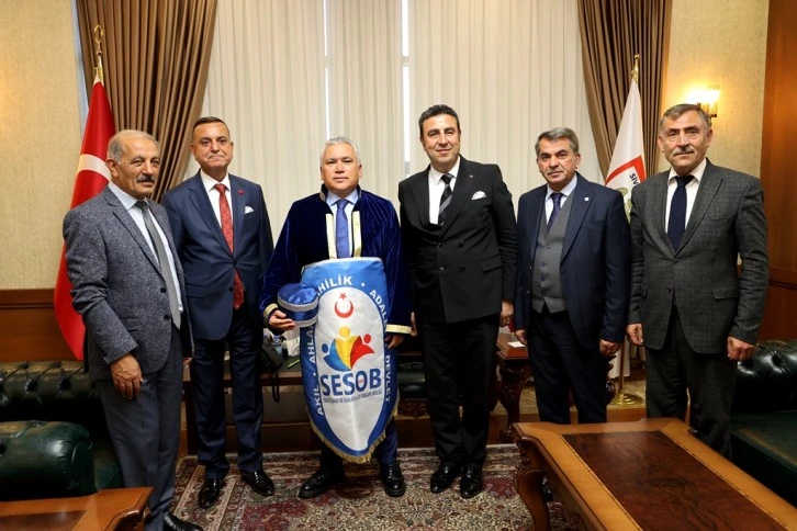 Sivaslı Esnaflardan Vali Şimşek’e Ahilik Onur Ödülü