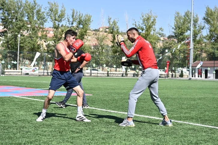 Lalahan Atatürk Stadı Açıldı