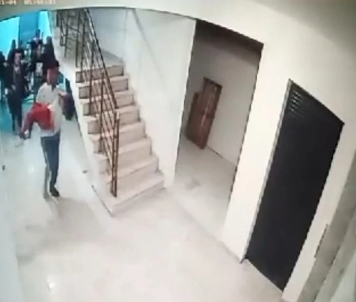 Asansör Boşluğuna Düşen Çocuğun Görüntüleri Ortaya Çıktı