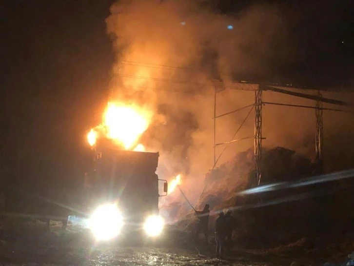 10 Bin Saman Balyası Alevlere Teslim Oldu