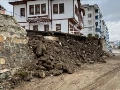 Şiddetli Yağış İstinat Duvarını Çökertti
