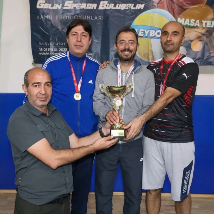 Sivas’ta Kurumlar Masa Tenisinde Yarıştı