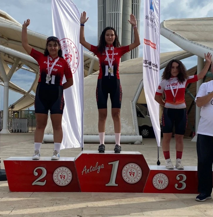 Sivaslı Bisikletçiler Gururlandırdı