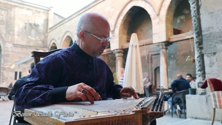 Göksel Baktagir’den Sivas'ta Aşık Veysel Klibi