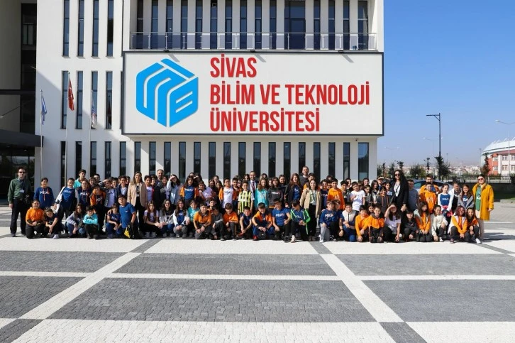 Öğrenciler SBTÜ'yü Tanıdı
