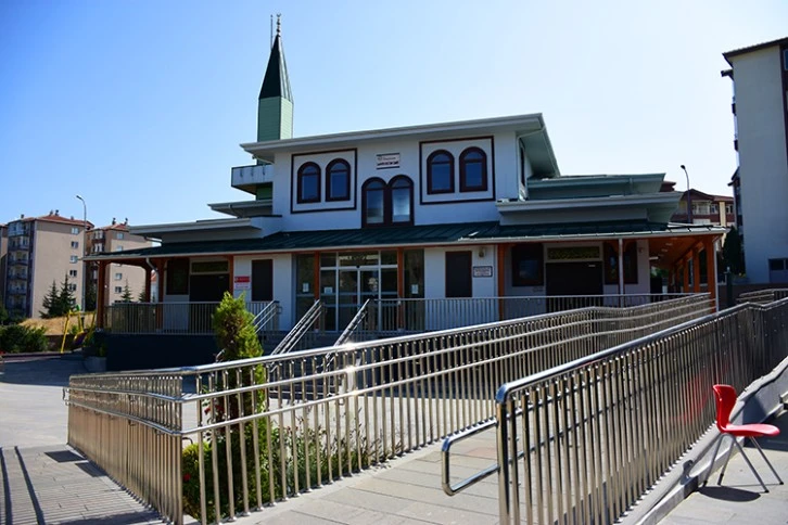 "Engelsiz Cami" İbadetleri Kolaylaştırıyor