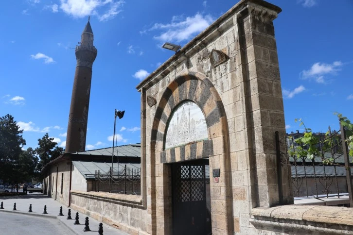 Laf Var İcraat Yok - Cemal Karaca Tepki Toplamaya Devam Ediyor