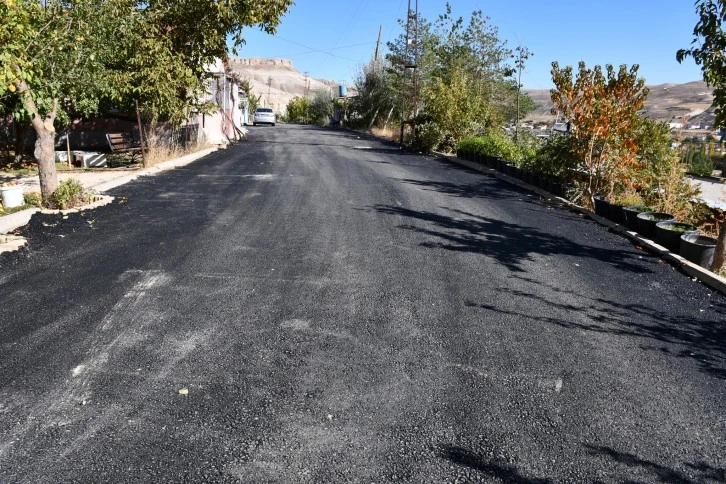 Sivas'ın O İlçesinde Asfaltlama Çalışmaları Devam Ediyor