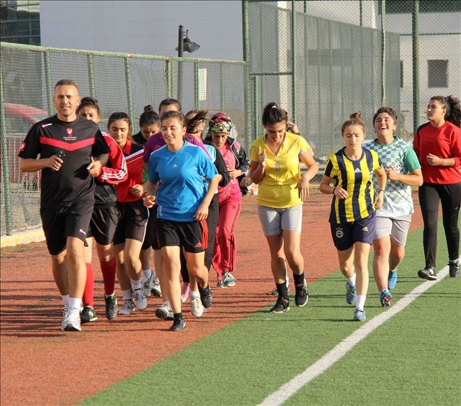 KADIN FUTBOLCULAR TARİHİ BEKLİYOR