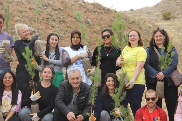 Dünyanın Dört Bir Yanından Sivas'a Gelip Fidan Diktiler