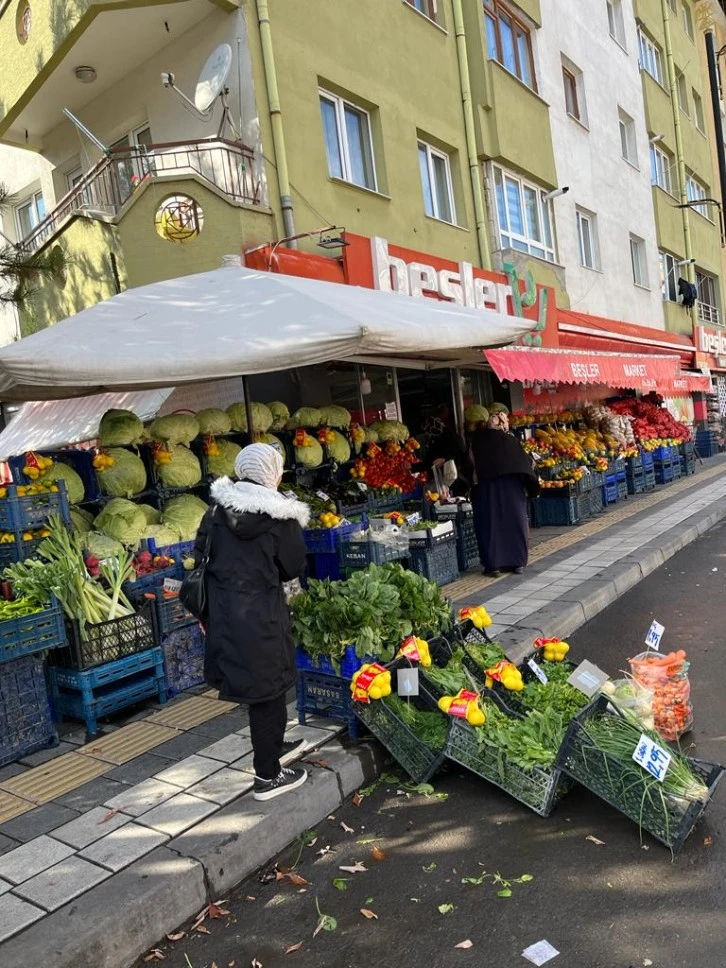 Kaldırım Yetmedi, Yolu İşgal Ettiler