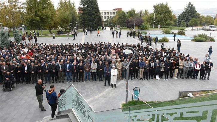 Deprem Bölgesinde Gıyabi Cenaze Namazı
