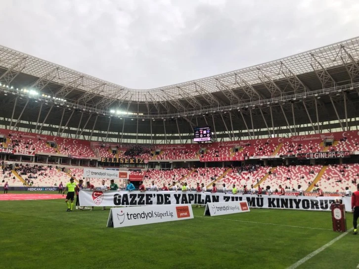 Sivasspor'dan Filistin'e Destek Pankartı