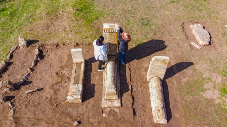 8 Sandukalı Mezar Ortaya Çıktı