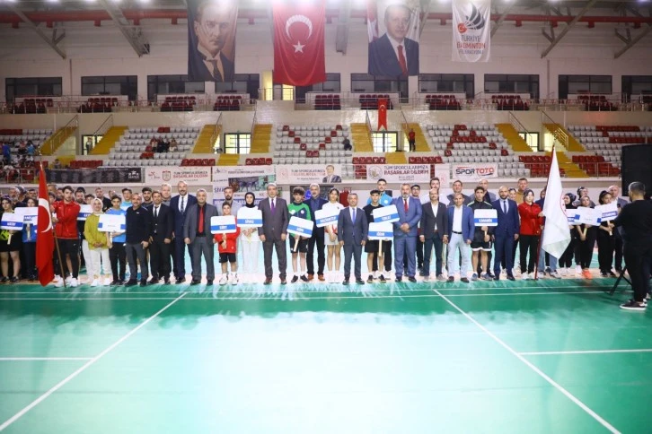 Sivas’ta Badminton Rüzgarı Esiyor