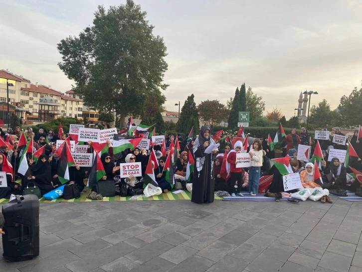 Kadınlardan Filistin İçin Oturma Eylemi