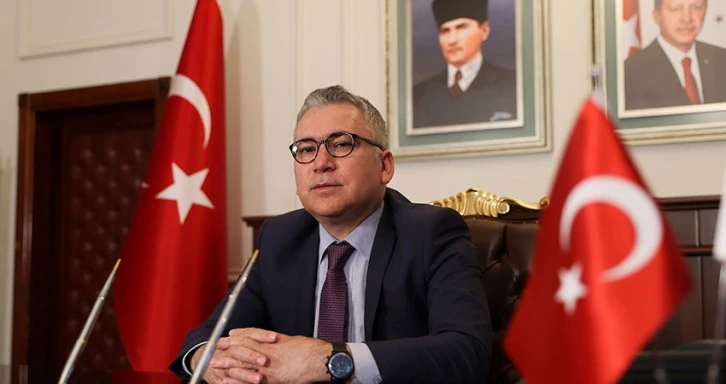 Sivas Valisi Yılmaz Şimşek: Cumhuriyet İstikbalimizin Sembolüdür