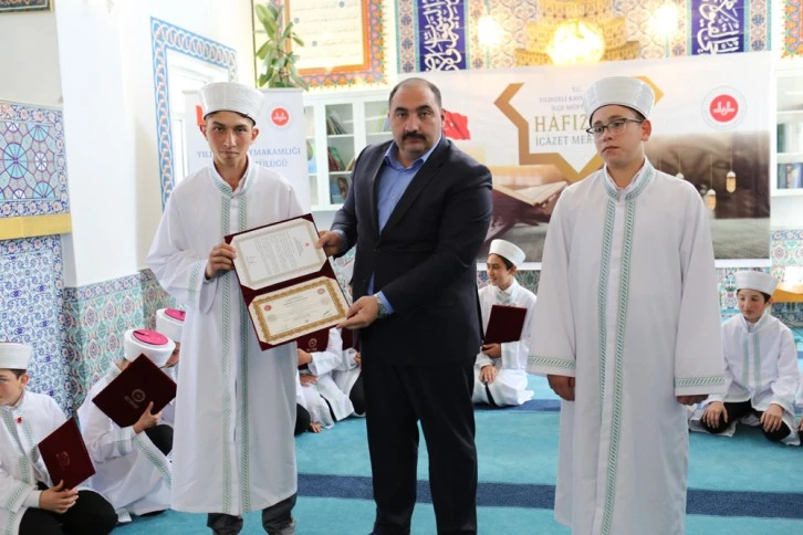 Sivas'ta 20 Öğrenci Hafız Oldu