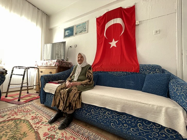 Cumhuriyet'le Yaşıt Fahriye Nine