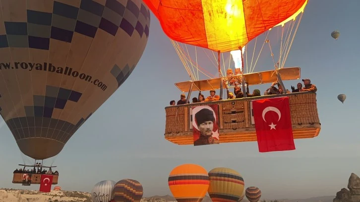 Gökyüzünde Cumhuriyet Coşkusu