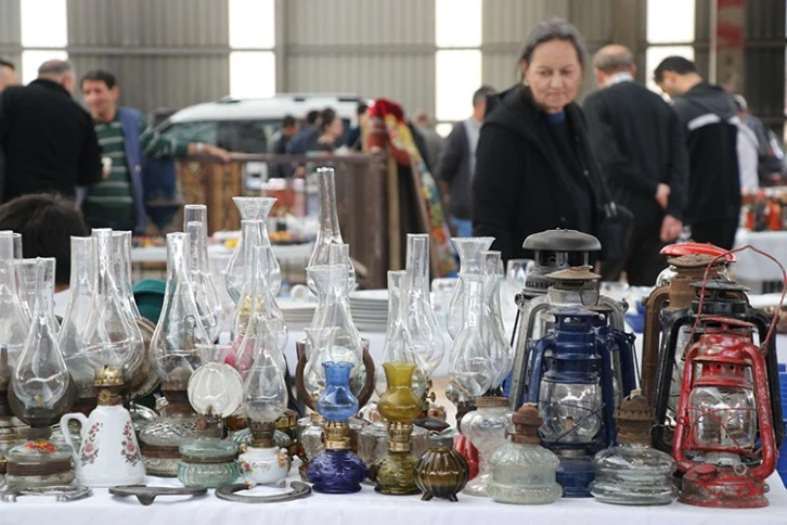 Antika Pazarı Koleksiyoncuları Buluşturuyor