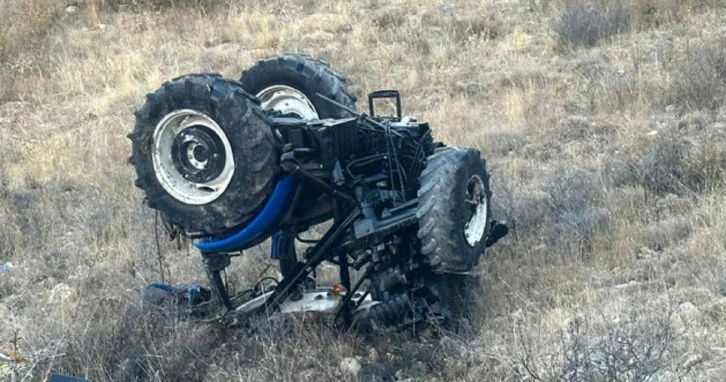 Sivas'ta Traktör Devrildi: 1 Ölü