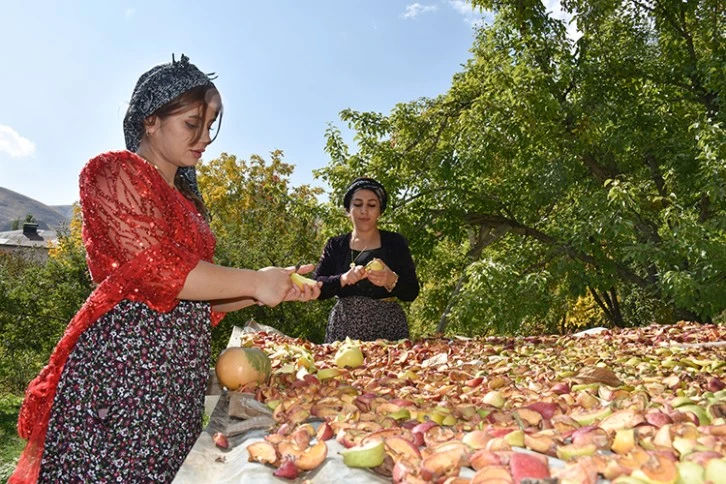Kadınlar Üreterek Eğitime Katkı Sağlıyor