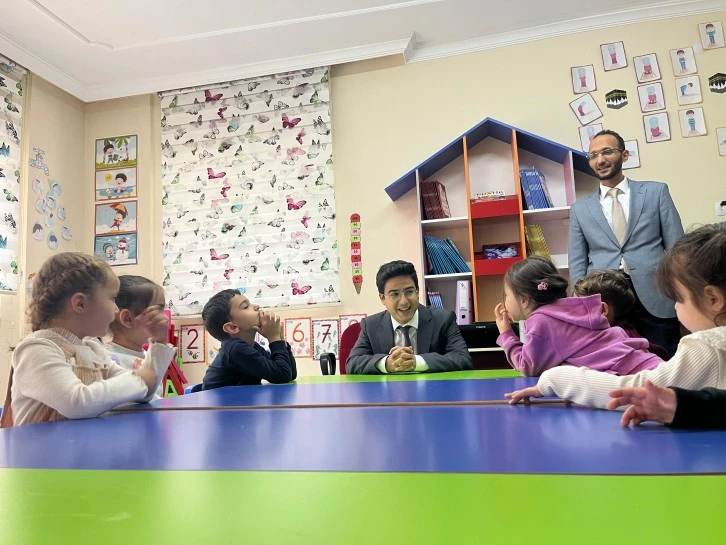 Sivaslı Öğrenciler Filistin İçin Kumbaralarını Bozdurdu