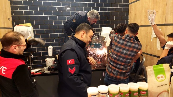 Sivas'ta Kasapta Çalışan İşçi Elini Kıyma Makinesine Kaptırdı