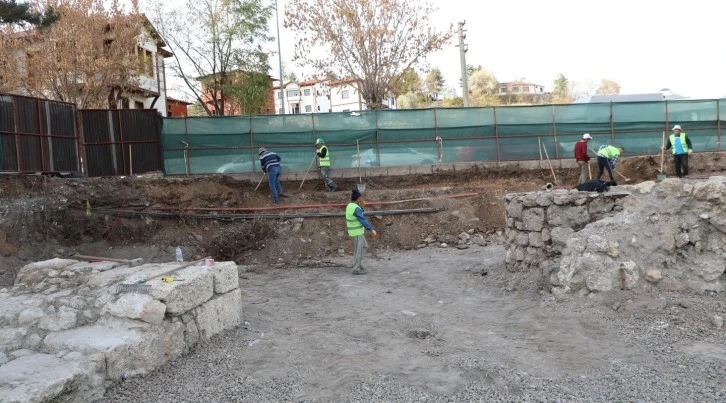 Aziz Vlas'a Anıt Mezar