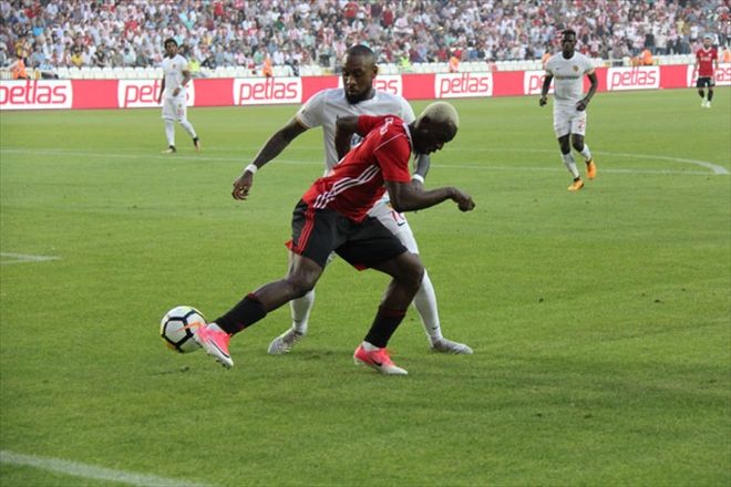 Kırmızı-Beyazlı Ekipte  10 ÜLKEDEN 13 YABANCI