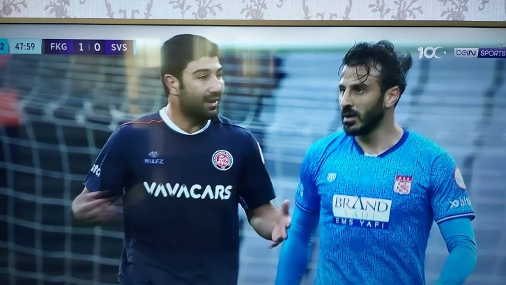 Kafa Atmasına Tepkisiz Kaldı