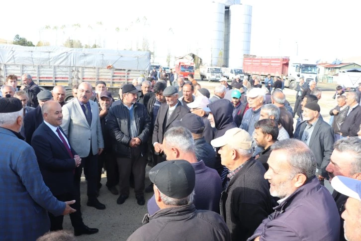 Sivaslı Çiftçilere Tohum Dağıtıldı