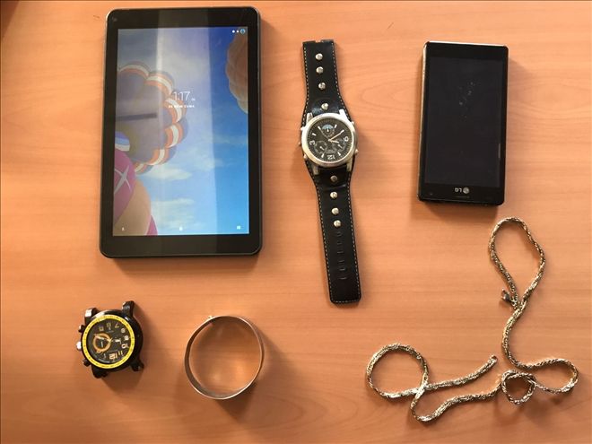 ÇALDIĞI ALTINLARI SATARKEN YAKALANDI