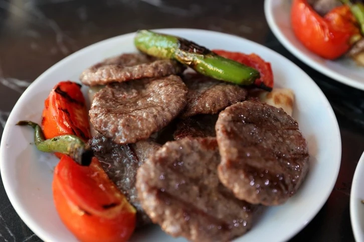 Sivas Köftesinde Taleplere Yetişemiyordu, Makine Geliştirdi
