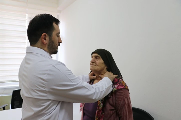 Boğazından 30 Santimetrelik Kitle Çıktı