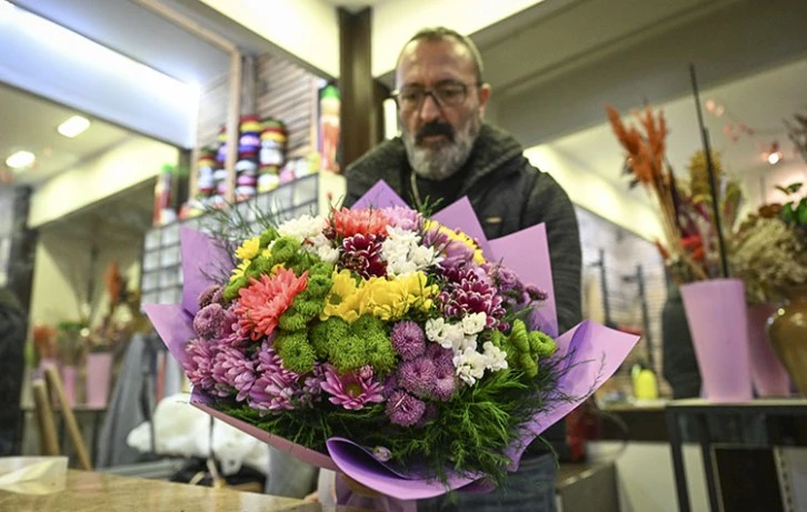 Rengarenk Çiçekler Öğretmenleri Bekliyor
