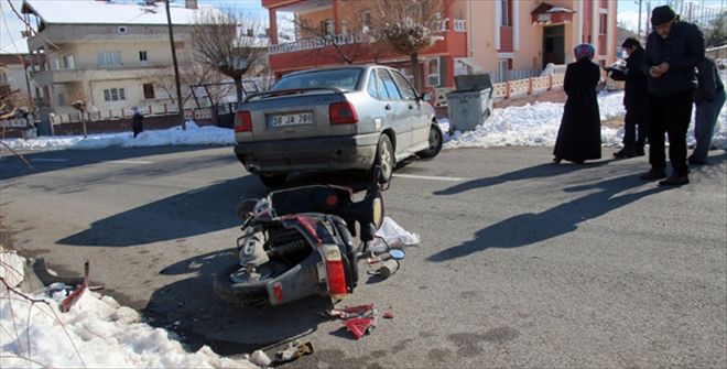 ELEKTRİKLİ MOTOSİKLETE ÇARPTI