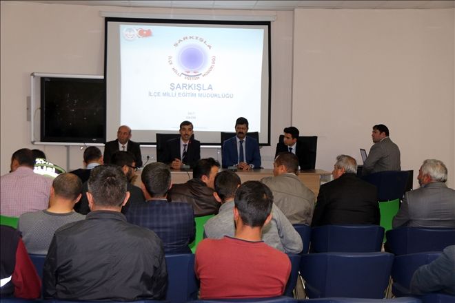 ŞARKIŞLA´da OKUL SERVİSİ GÜVENLİĞİ TOPLANTISI YAPILDI
