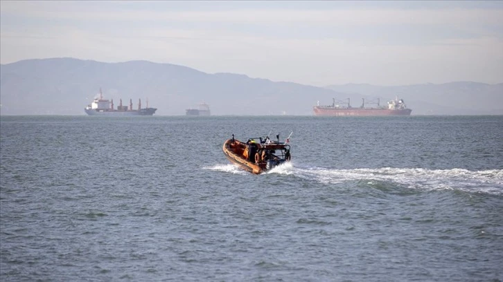 Batan Geminin Personelleri Aranıyor