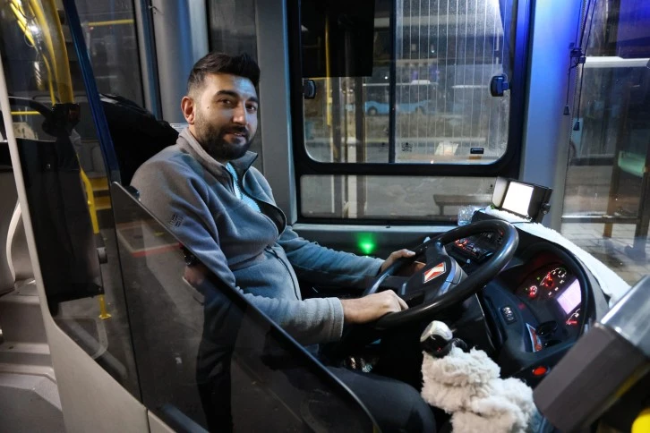 Sivaslı Otobüs Şoförü Alkış Topladı