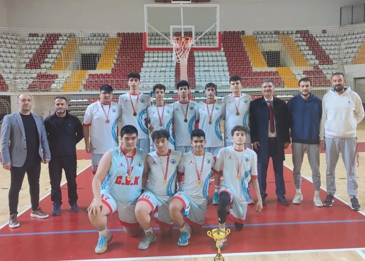 Liseliler Basketbol Turnuvasında Kıyasıya Kapıştı