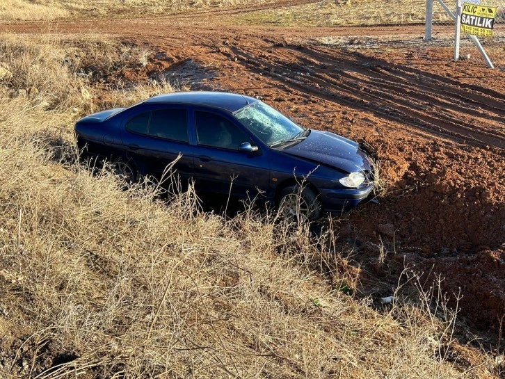 Otomobil Şarampole Devrildi: 5 Yaralı