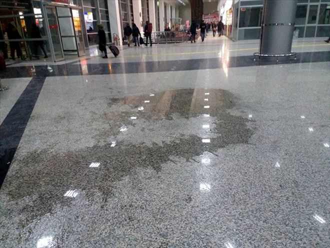 OTOGARIN SUYU ÇIKTI