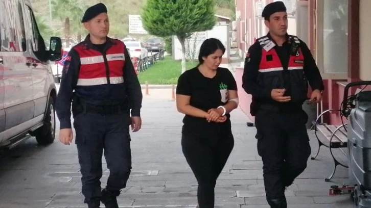 Eve Geç Gelen Kocasını Bıçakladı