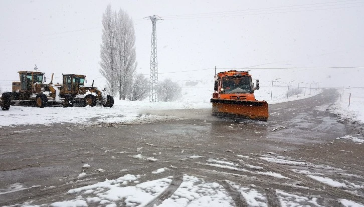 Sivas- Erzincan Yolunda Kar