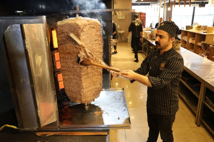 Sivas Döneri Lezzetiyle Damak Çatlatıyor
