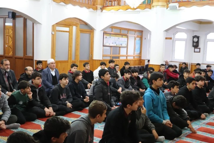 Sivaslı Gençler Camide Buluştu