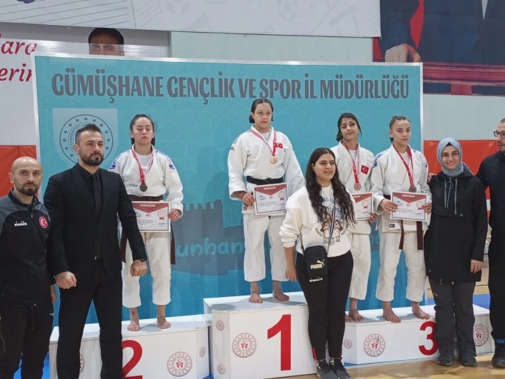 Sivaslı Judoculardan Madalyalara Ambargo!